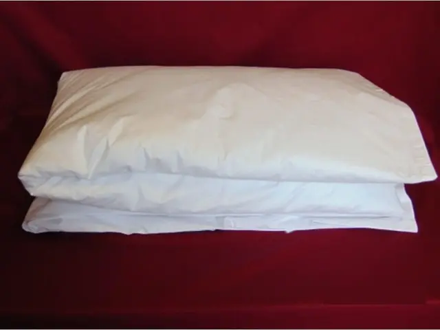 Gyermek bújtatós dunnahuzat 6032 - Karina fehér, 140g/m2, 100% pamut, 60C mosható. Mérete: 90x140x25